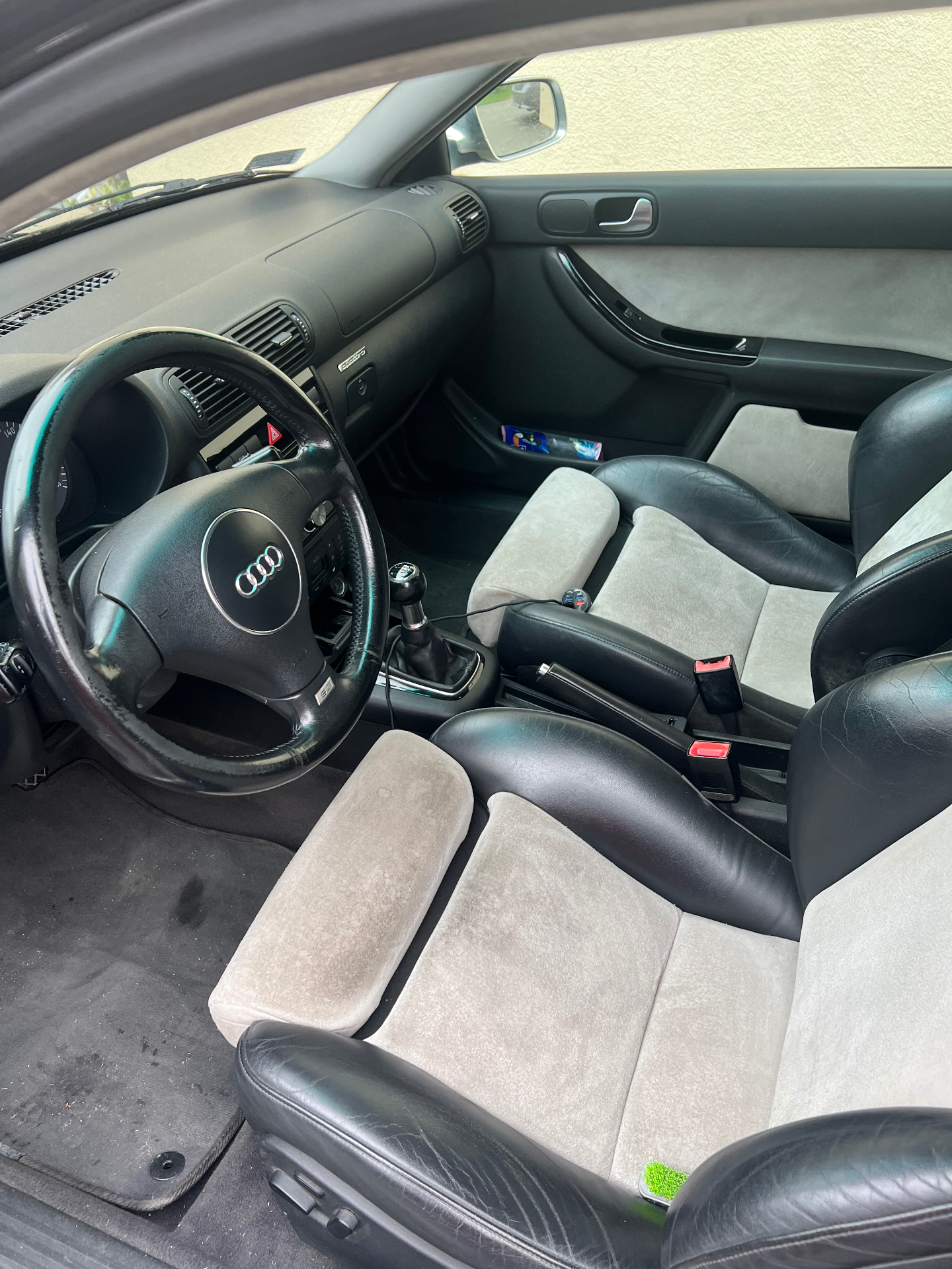 Audi salonas prieš DrivenClean cheminį valymą
